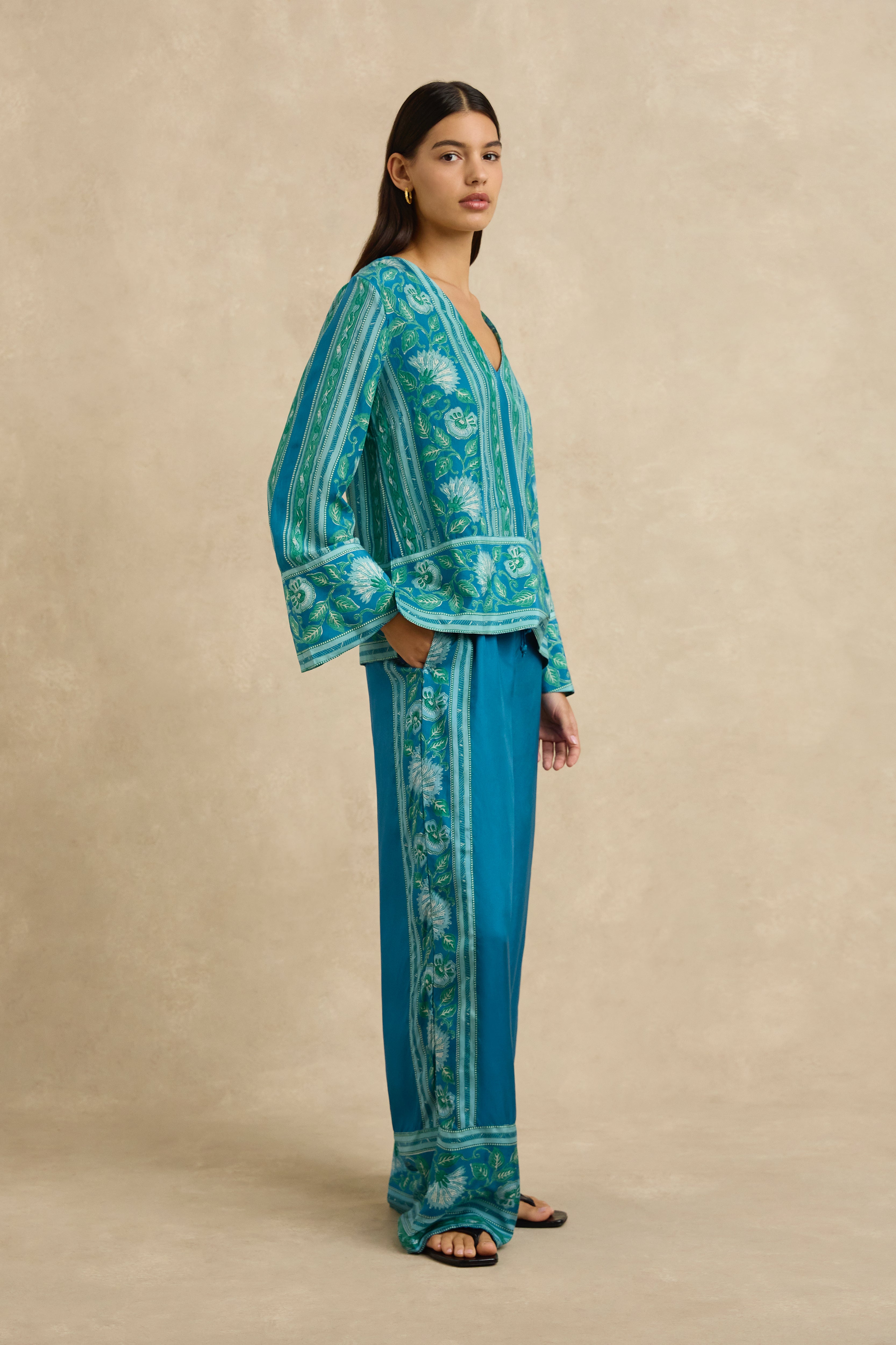 Anvi Top - Spring Daisy Dark Blue