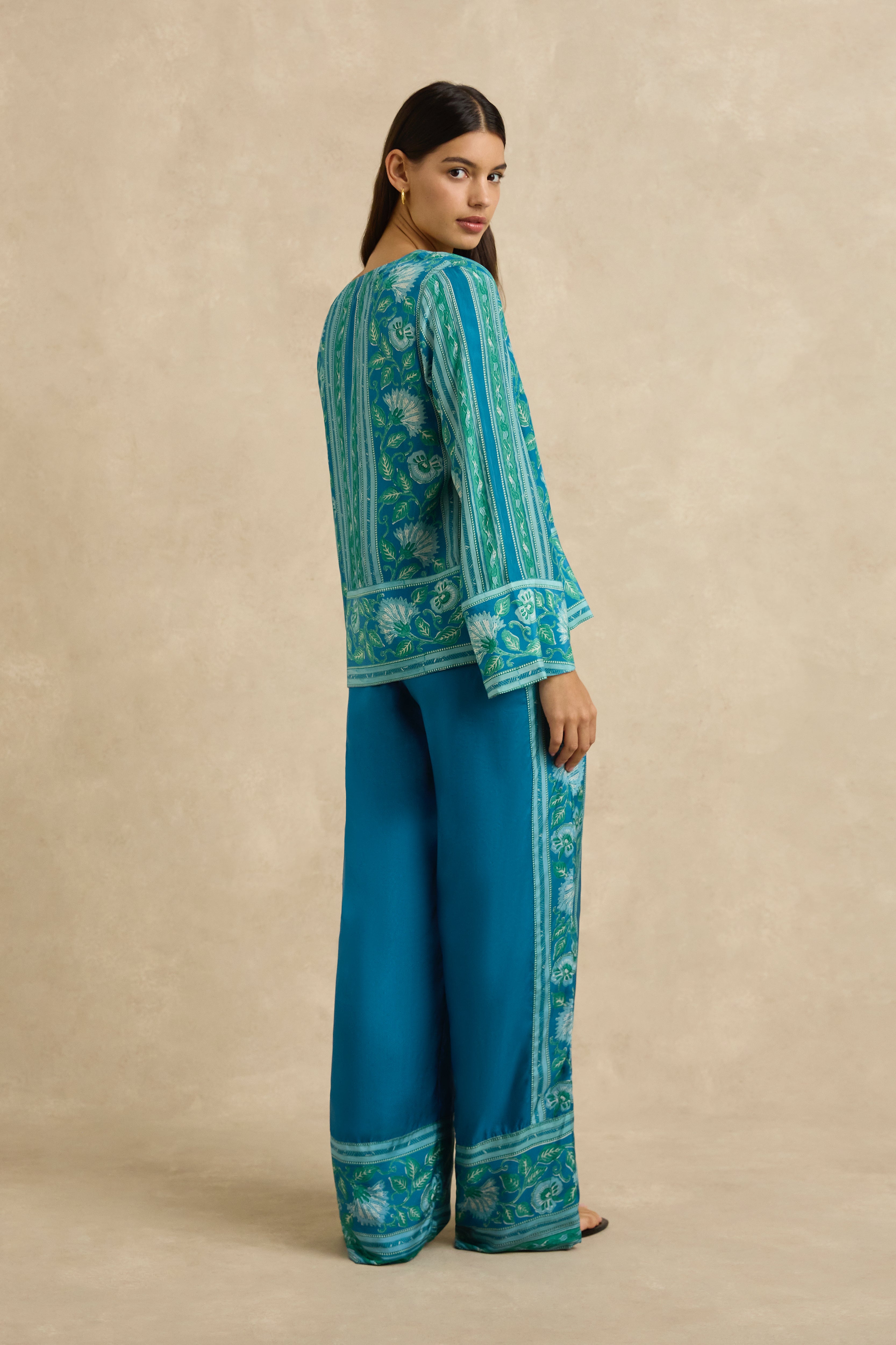 Anvi Top - Spring Daisy Dark Blue