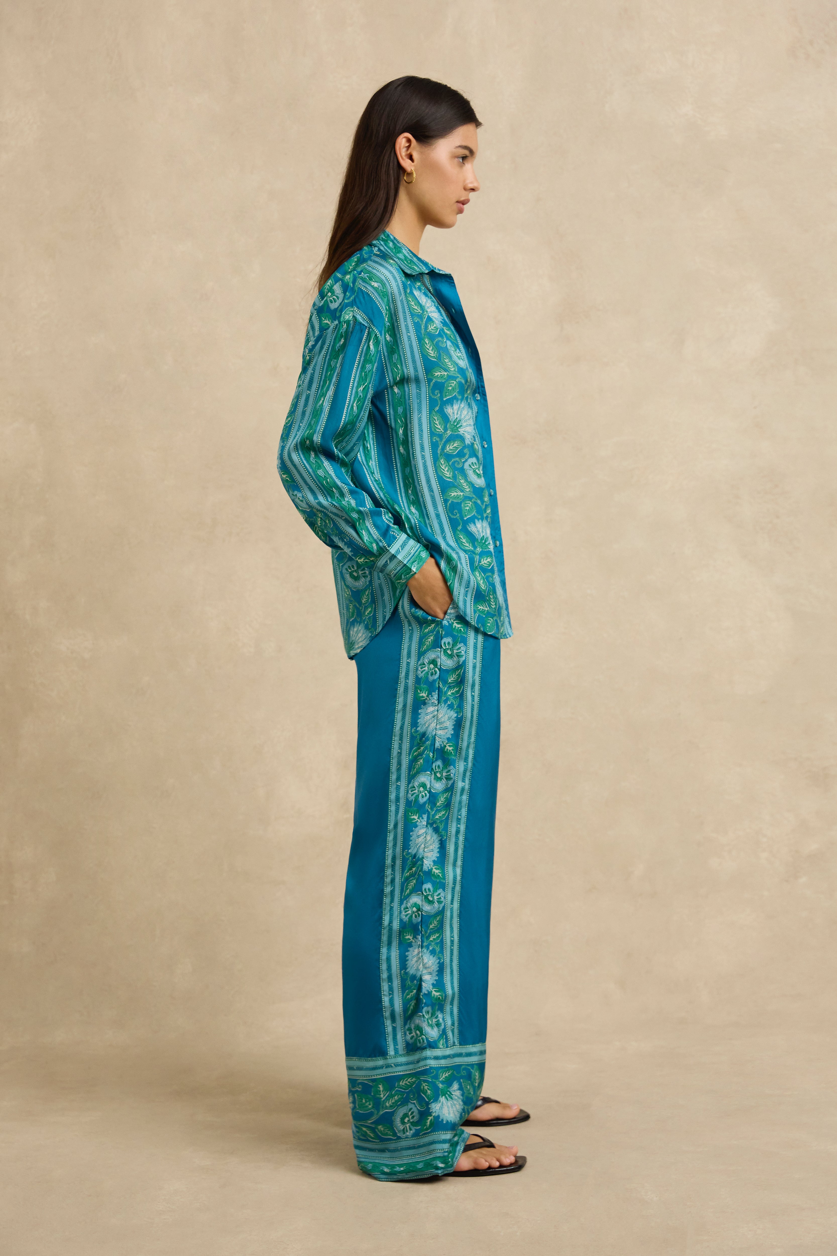 Stevie Shirt - Spring Daisy Dark Blue