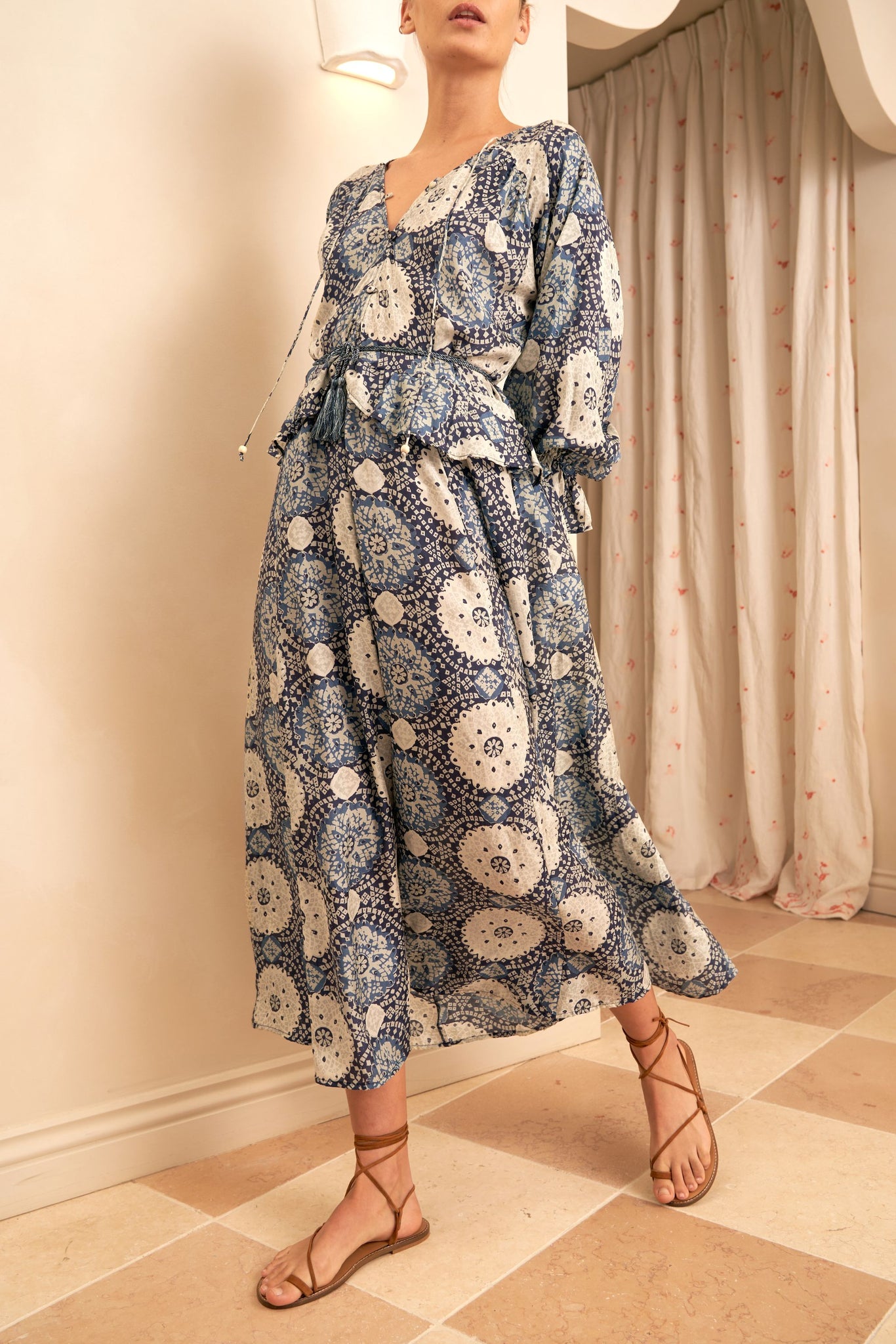 Nina Dress, Thebe