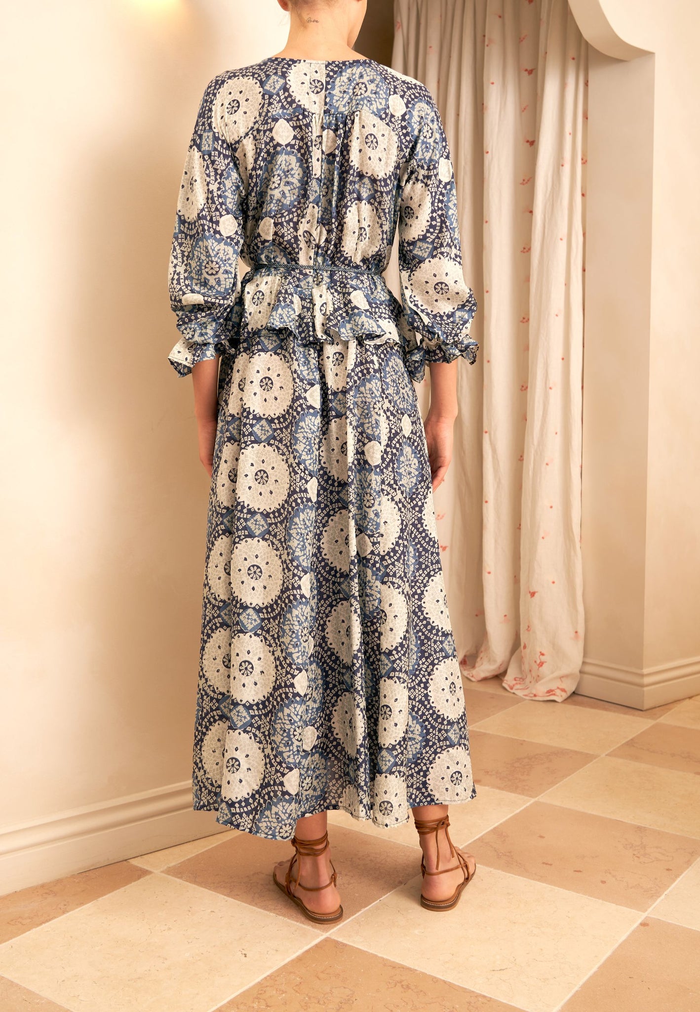 Nina Dress, Thebe