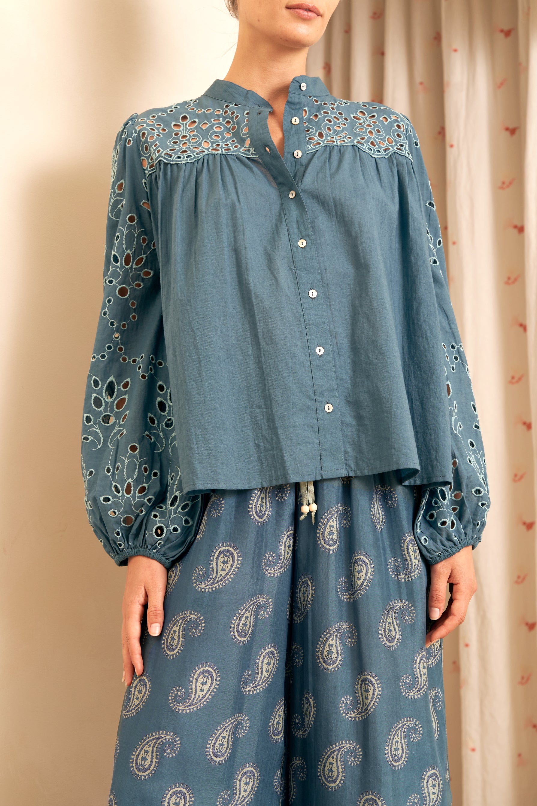 Casey Blouse, Sina - Portia