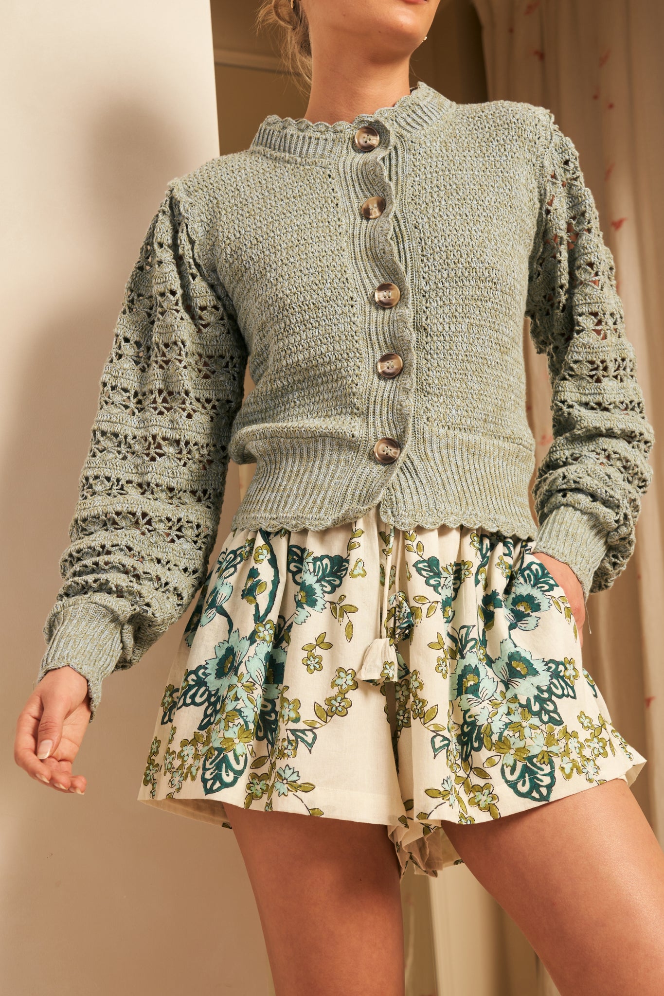 Henri Button Crochet Cardigan, Claro
