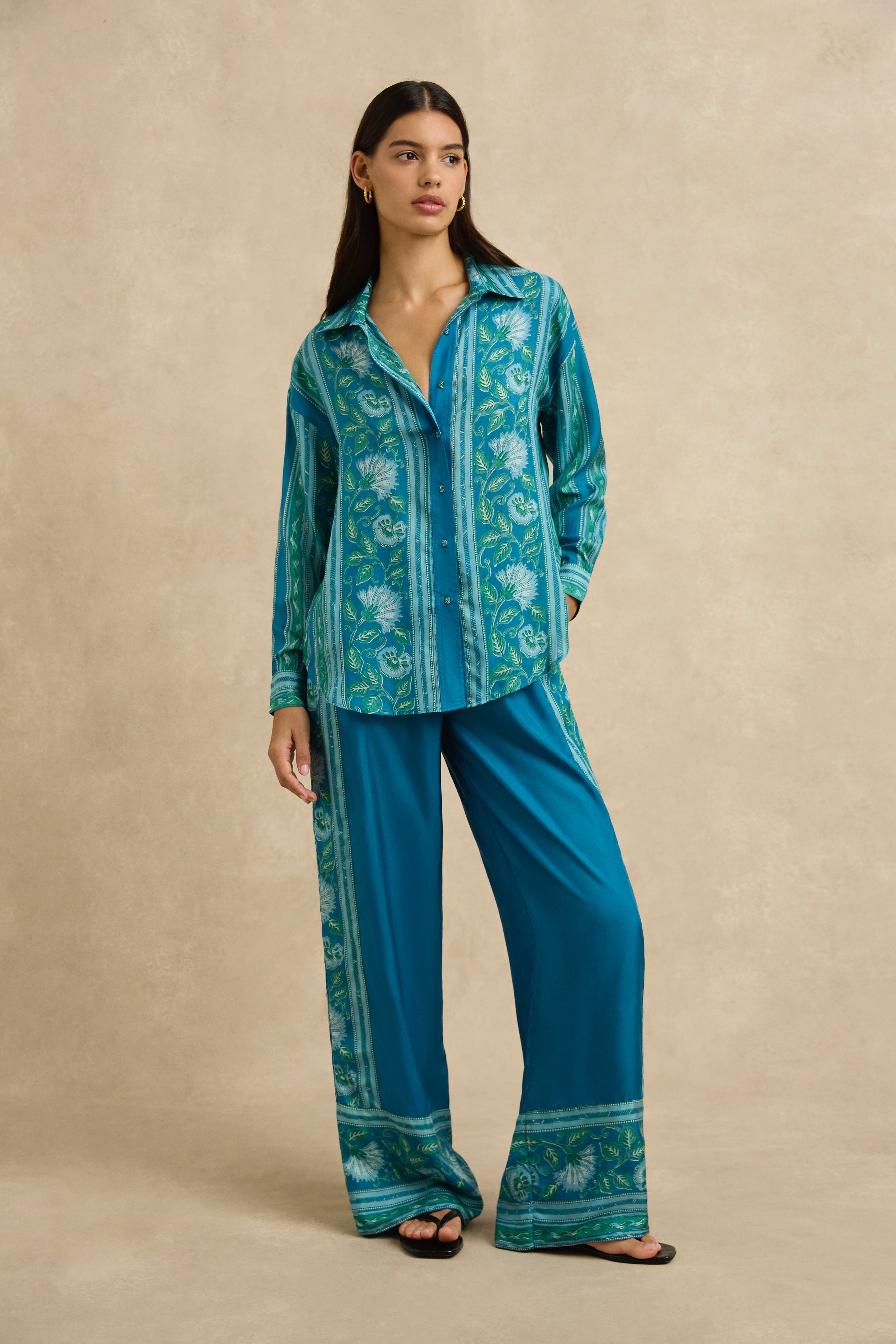 Stevie Shirt - Spring Daisy Dark Blue