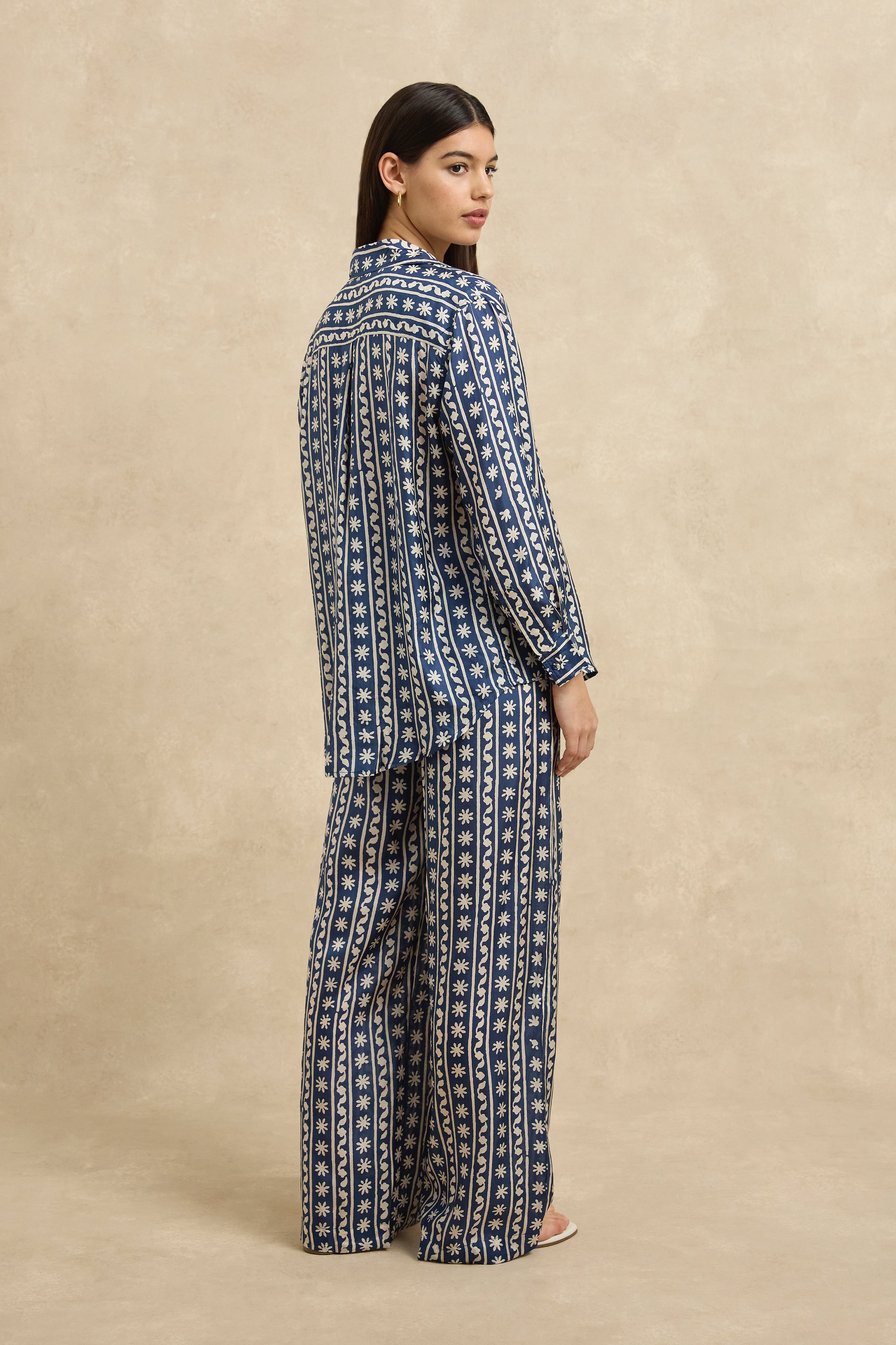 Azra Pant - Wave Wonder